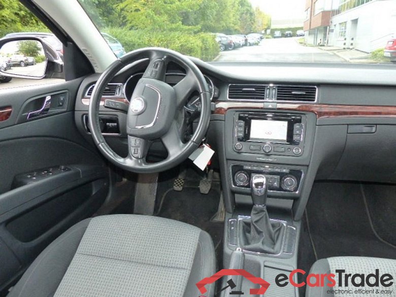 SKODA SUPERB 1.6 CR TDi GreenLine Ambiente DPF Xenon Navi Klima PDC #6