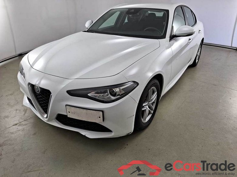 AlfaRomeo 46 ALFA ROMEO GIULIA / 2016 / 4P / BERLINA 2.2 TURBO AT8 160CV BUSINESS #1