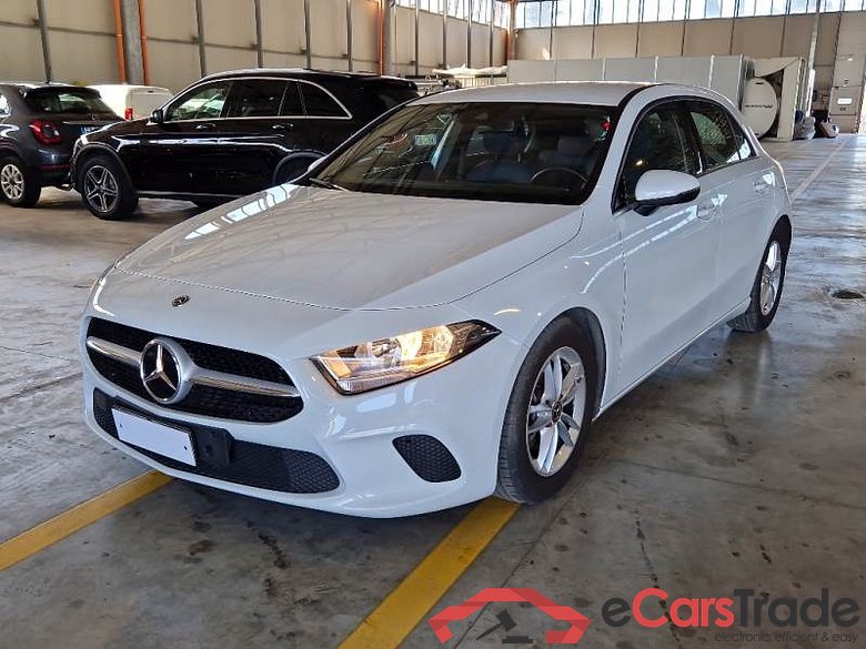 Mercedes 9 MERCEDES-BENZ CLASSE A / 2018 / 5P / BERLINA A 180 D AUTOMATIC BUSINESS #1