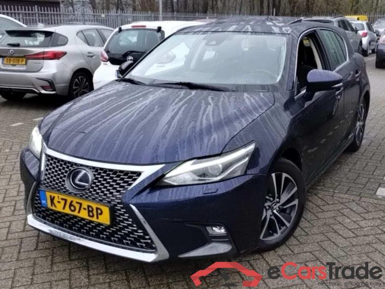 Lexus CT 200h Ultimate Edition #1