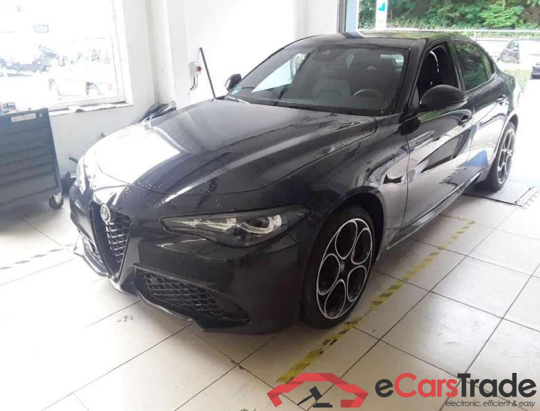 Alfa_romeo Competizione Q4 Giulia 2.0 Turbo 16V AT8-Q4 Veloce