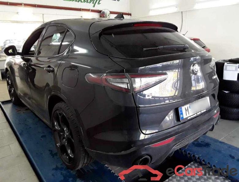 Alfa_romeo Competizione Q4 Stelvio #3