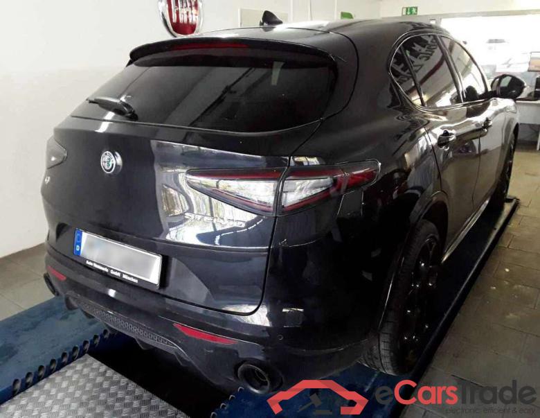 Alfa_romeo Competizione Q4 Stelvio #4