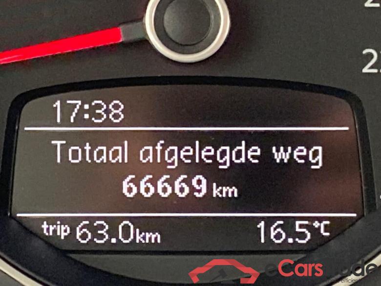 VOLKSWAGEN up! 1.0 MPi #4