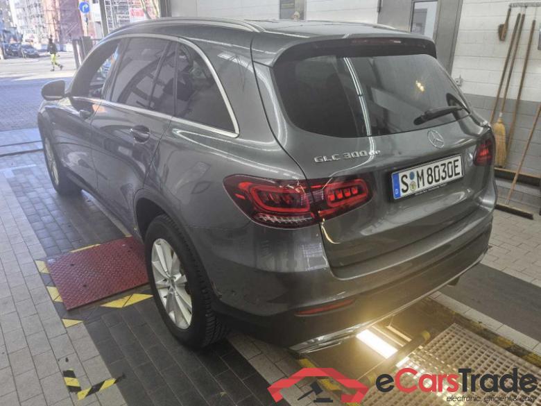 Mercedes-Benz GLC -Klasse (BM 253)(06.2015->) DE - SUV5 GLC 300 de EU6d, de AMG Line 4Matic (EURO 6d), (Facelift) 2020 - 2022 #4