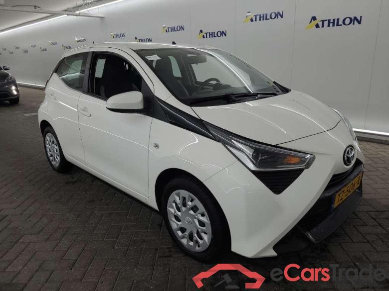 TOYOTA Aygo 1.0 VVT-i x-play 5D 53kW #2