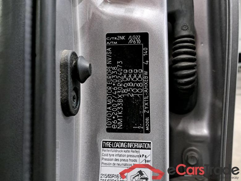 TOYOTA - TOY C-HR 1.8 VVT i-Hybrid 122PK E-CVT C-Hic Pack Premium & Two Tone & Trunk Release #6