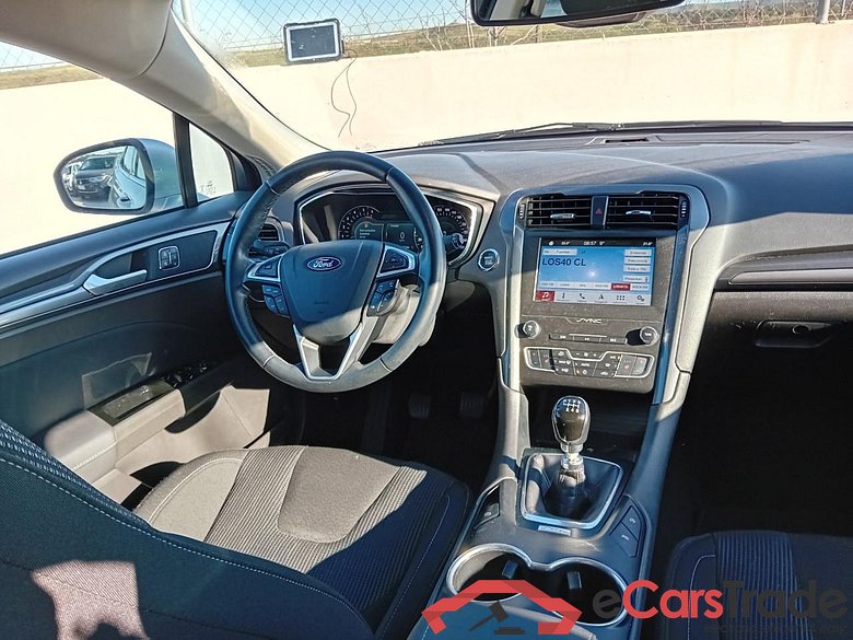 Ford 2.0 TDCi 110kW (150CV) Titanium 235 FORD Mondeo / 2014 / 5P / berlina con portón 2.0 TDCi 110kW (150CV) Titanium 235 #3