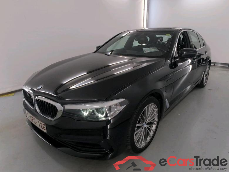 BMW 5 - 2017 530eA PHEV Performance OPF Business  Sport Line Driving Assistant