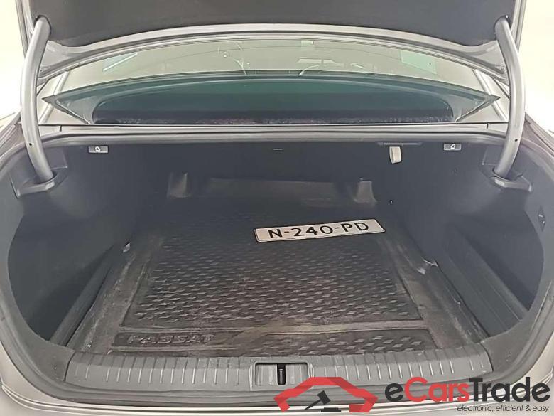 VOLKSWAGEN PASSAT 1.5 TSI 7-DSG R-Line Business+ 4D 110kW #5