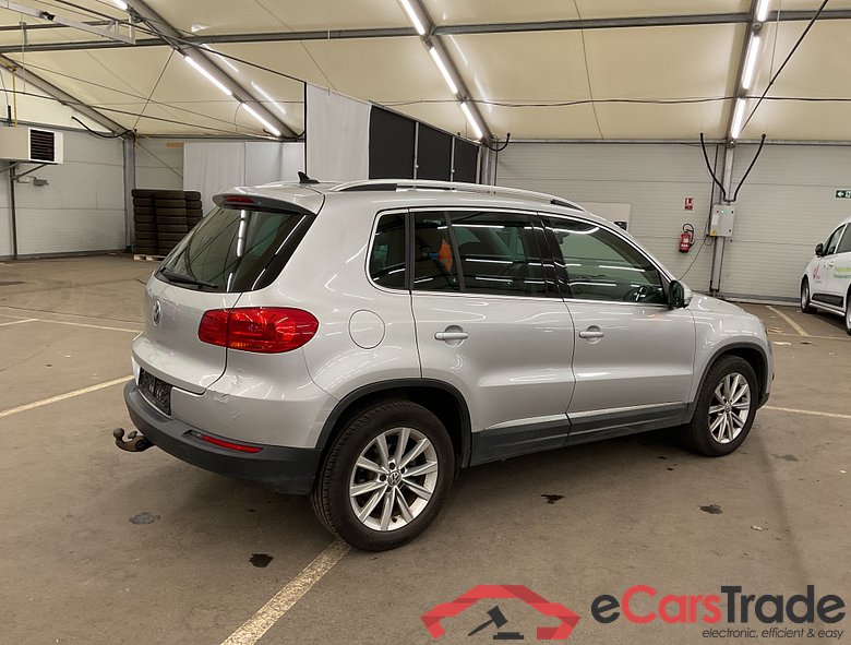 VOLKSWAGEN Tiguan Tiguan Sport & Style 2.0 TDI BlueMotion Technology 81 kW (110 ch) 6 vitesses manuel #2