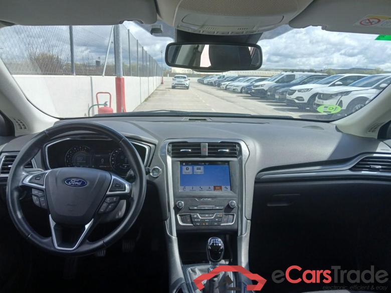 Ford 2.0 TDCi 110kW (150CV) Titanium 235 FORD Mondeo / 2014 / 5P / berlina con portón 2.0 TDCi 110kW (150CV) Titanium 235 #3