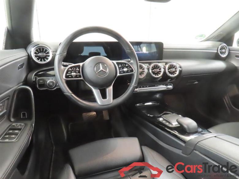 MERCEDES-BENZ CLA Shooting Brake 200 d Bns Sol. Lux. #3