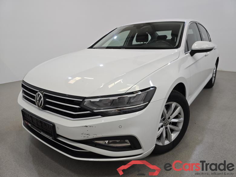 Volkswagen Passat 2.0 TDI Comfortline Aut. LED Navi Sport-Seats KeylessGo Klima PDC ...