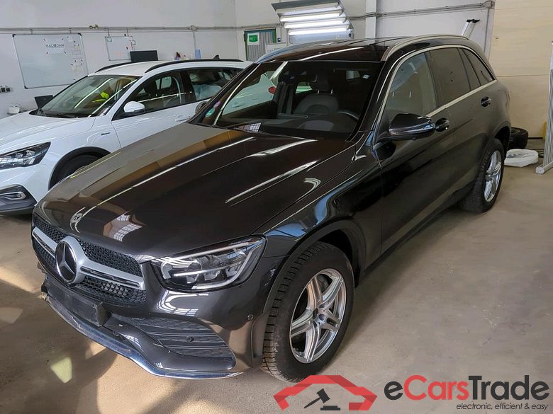 Mercedes GLC ´15 GLC -Klasse GLC 300 de 4Matic (253.911)AMG 2.0 AMG Line 225KW AT9 E6d #1