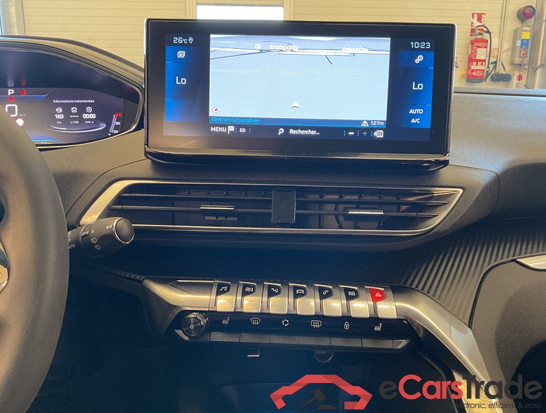 PEUGEOT 3008 1.2 PureTech Allure #5