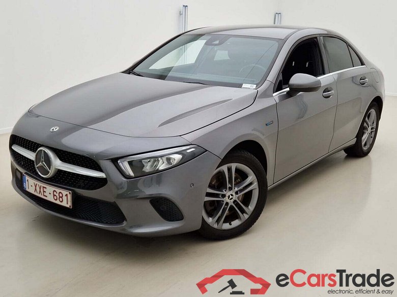 MERCEDES-BENZ A-KLASSE SEDAN 1.3 250E DCT #1