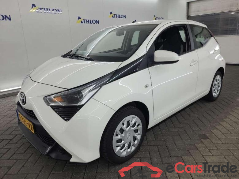 TOYOTA Aygo 1.0 VVT-i x-play x-shift 5D 53kW