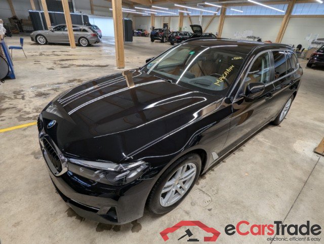 BMW 5-Serie Touring ´16 Baureihe 5 Touring 530 i 2.0 185KW AT8 E6d