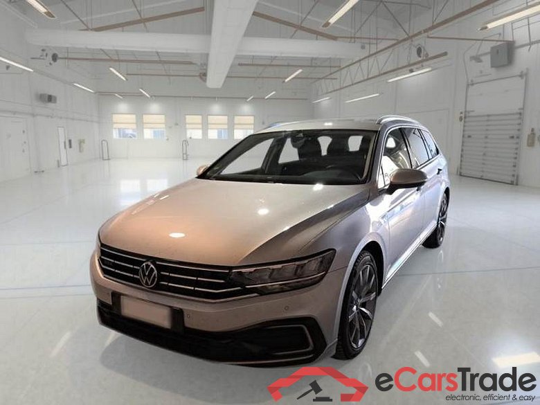 Volkswagen 14 VOLKSWAGEN PASSAT / 2019 / 5P / STATION WAGON VAR. 1.4 PLUG IN HYBRID GTE DSG