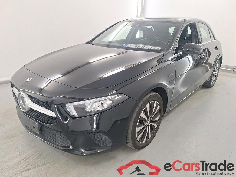 MERCEDES-BENZ A-CLASS 1.3 A 250 E DCT Advantage Mirror Cruise control Parking with rear view camera