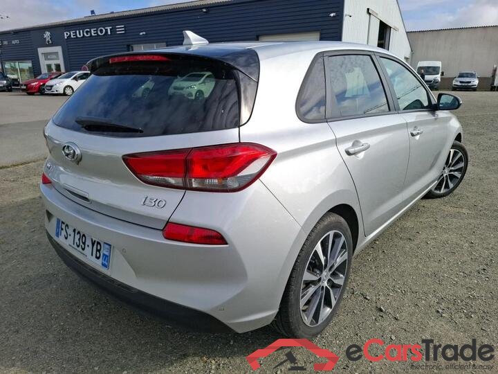 Hyundai i30 1.6 CRDI Aut. Navi KeylessGo Camera Klima PDC ... #3