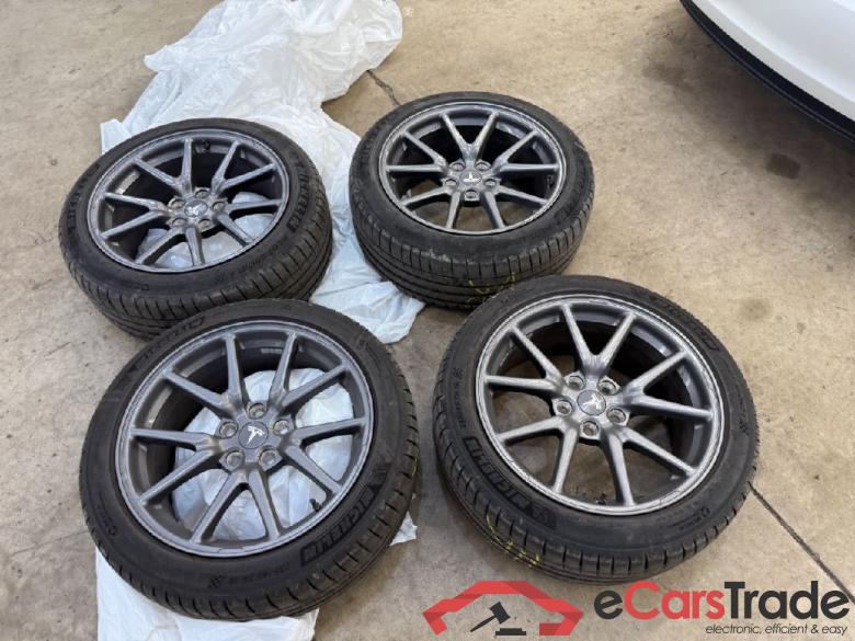 Tesla Model 3 ´18 BEV TESLA Model 3 Standard Reichweite Plus Hinterradantrieb 5d 225kW #5