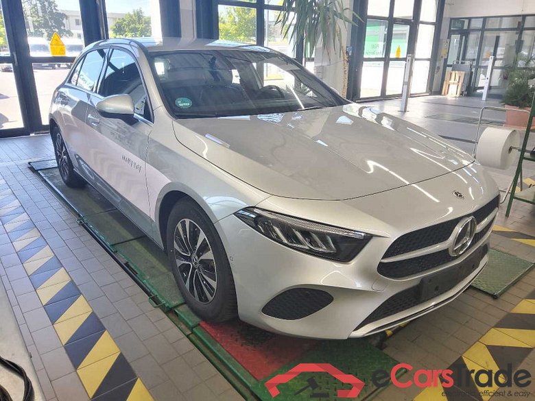 Mercedes-Benz A -Klasse (BM 177)(03.2018->) DE - LimS5 A 200 EU6d, (EURO 6d), (Facelift) 2022 - 2024 #2