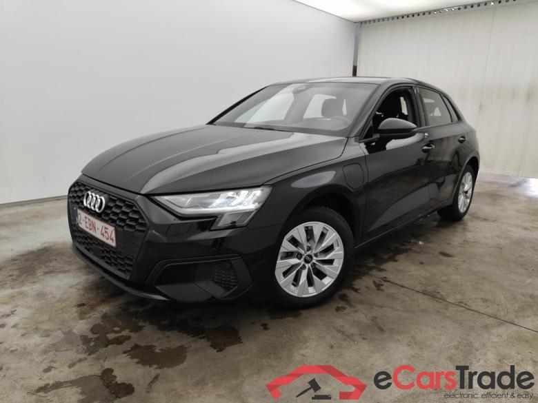 Audi A3 Sportback 1.4 40 TFSI e Attraction 5d #3
