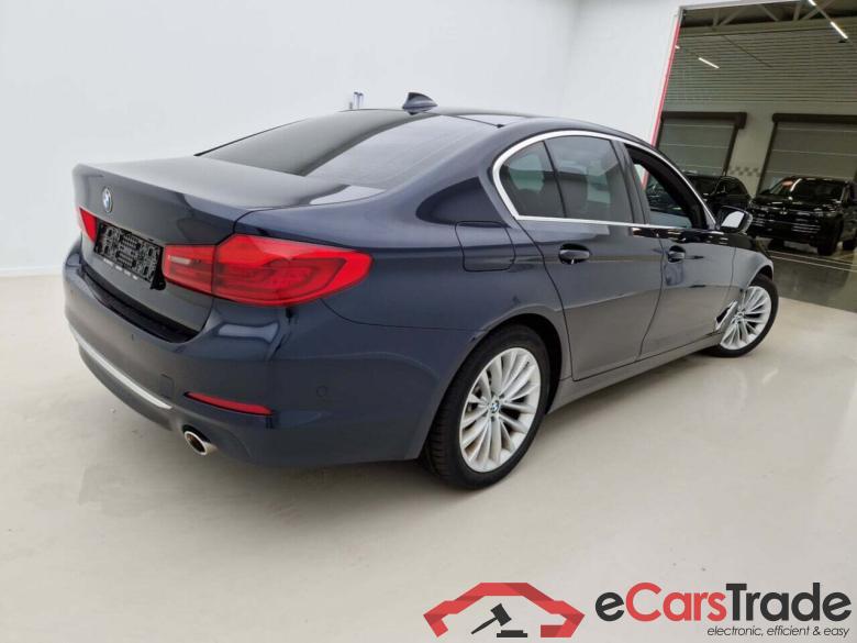 BMW 5-SERIE SEDAN 518DA LUXURY LINE #2