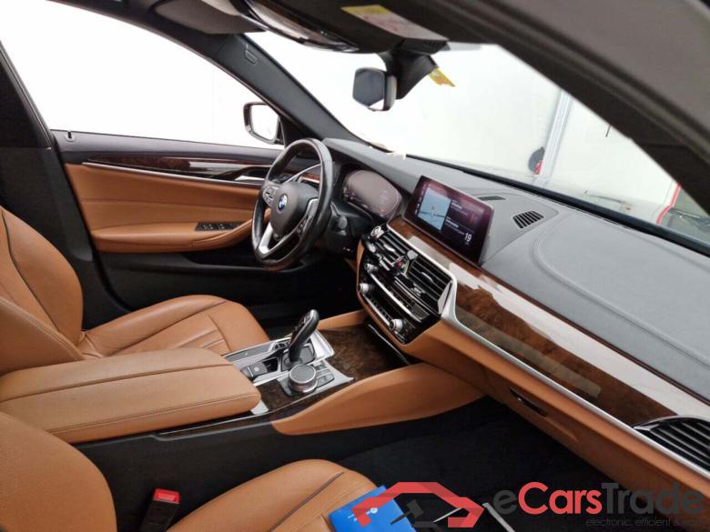 BMW 5-SERIE SEDAN 518DA LUXURY LINE #3