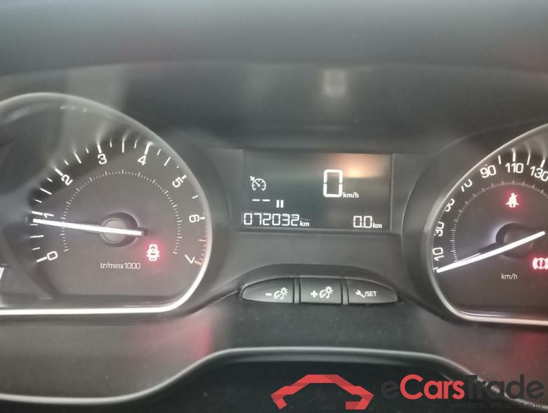 Peugeot 2008 1.2 Puretech 61kW S&S Active 5d #6