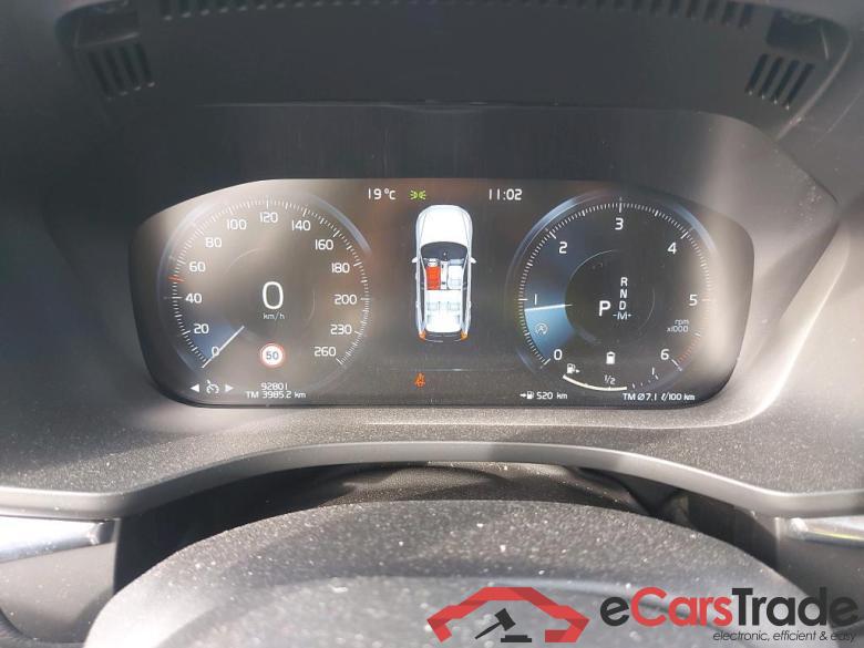 VOLVO XC60 / 2017 / 5P / todoterreno 2.0 B5 D AWD Momentum Auto #4