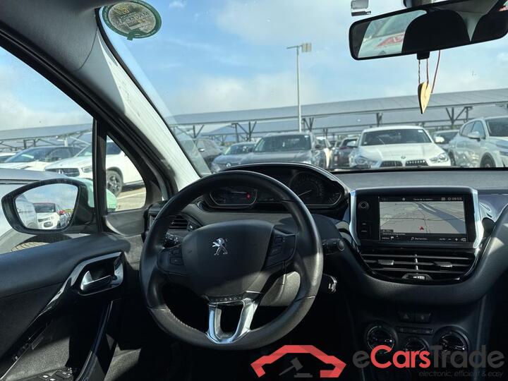 Peugeot 208 1.2 PureTech Navi Klima PDC ... #5