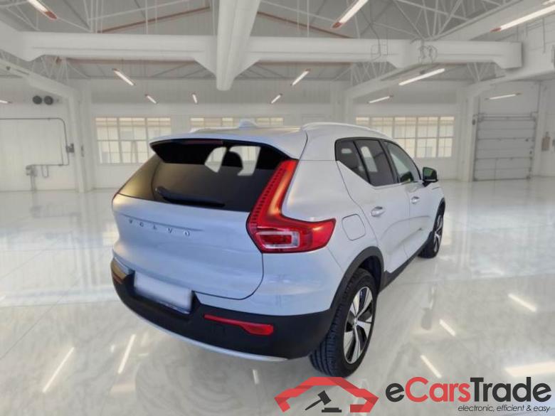VOLVO XC40 / 2017 / 5P / SUV T4 PLUG-IN HYBRID AUTO RECH INSCRIP EXPR #2