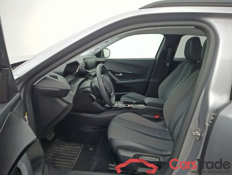 PEUGEOT E-2008 50 kWh Allure 5d #3