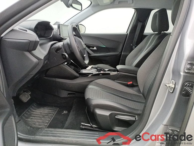 PEUGEOT E-2008 50 kWh Allure 5d #3