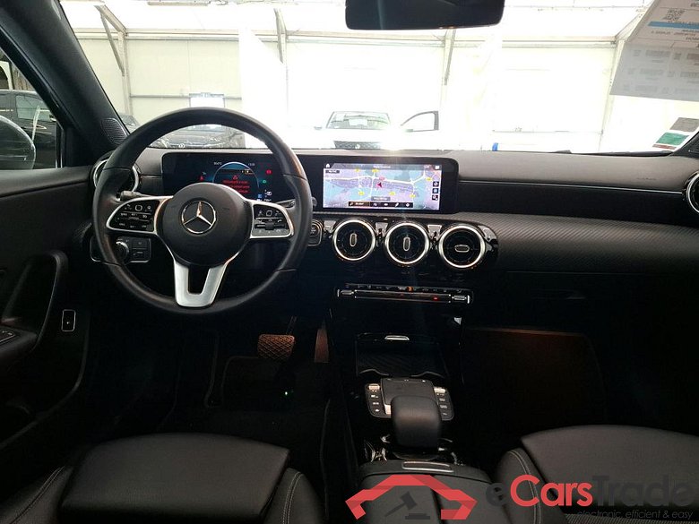 MERCEDES-BENZ Classe A Compact / 2018 / 5P / Berline A 250 e Business Line 8G-DCT #5