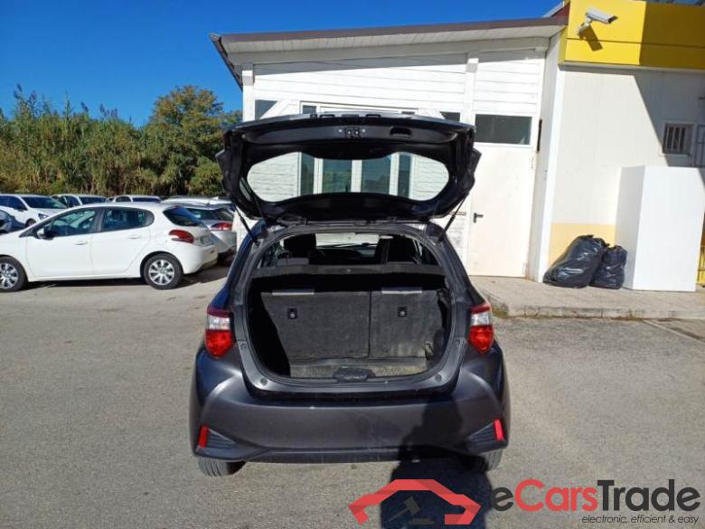 TOYOTA YARIS / 2017 / 5P / BERLINA 1.5 HYBRID BUSINESS #5