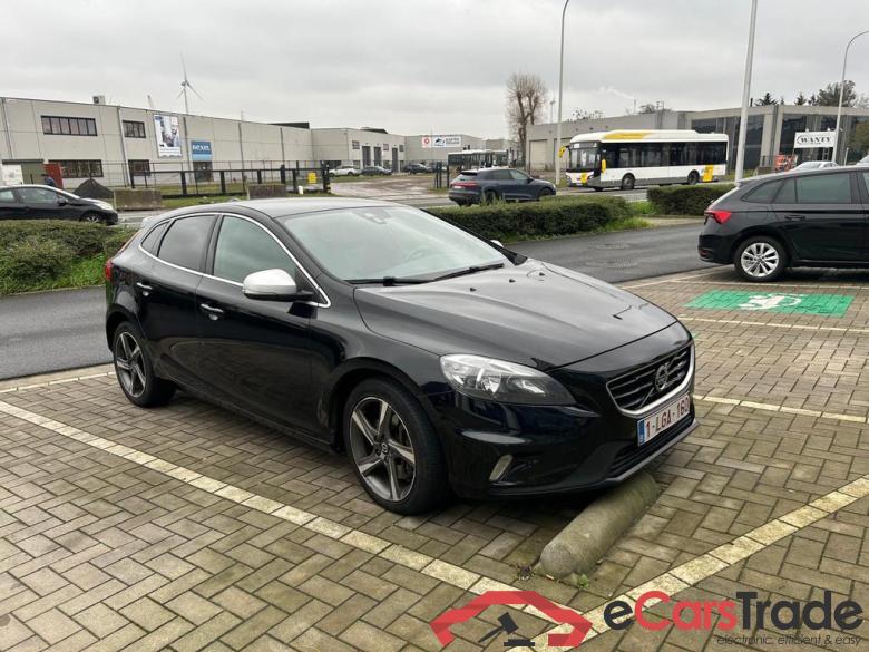VOLVO V40 2.0 D3 Momentum R-Design Geartronic #1