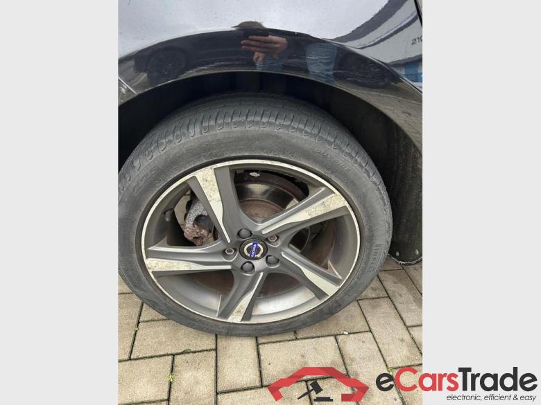 VOLVO V40 2.0 D3 Momentum R-Design Geartronic #6