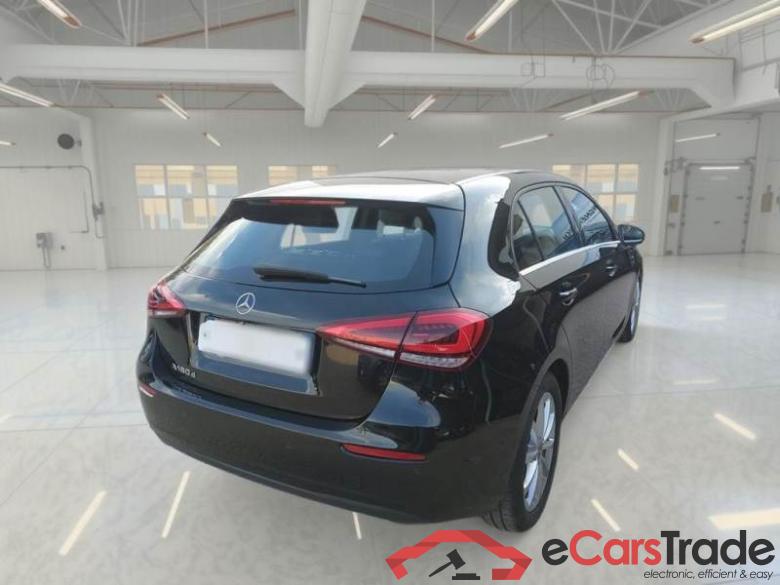 MERCEDES-BENZ CLASSE A / 2018 / 5P / BERLINA A 180 D AUTOMATIC BUSINESS EXTRA #2