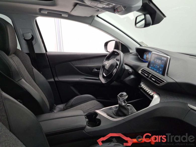 PEUGEOT 5008 1.2 PureTech Allure #3