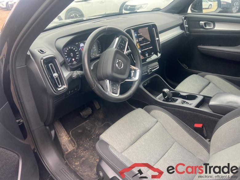 VOLVO XC40 / 2021 / 5P / todoterreno 1.5 T4 Twin Recharge Core Auto #3