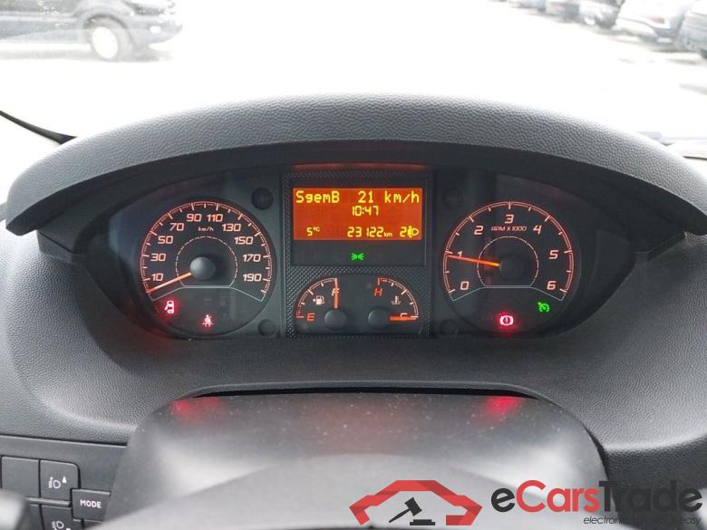 Peugeot Boxer 330 L1H2 2.2 HDi 110 Pack CD-Airco 4d #6