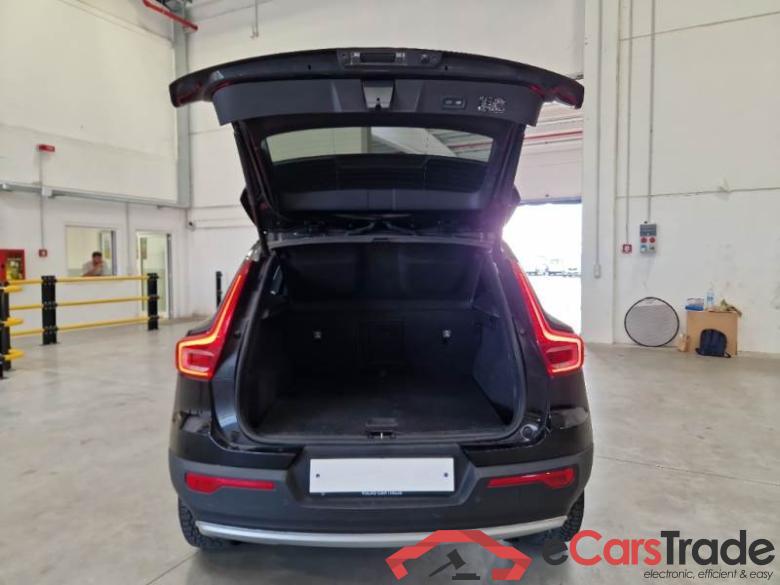 VOLVO XC40 / 2017 / 5P / SUV T4 PLUG-IN HYBRID AUTO RECH INSCRIP EXPR #5