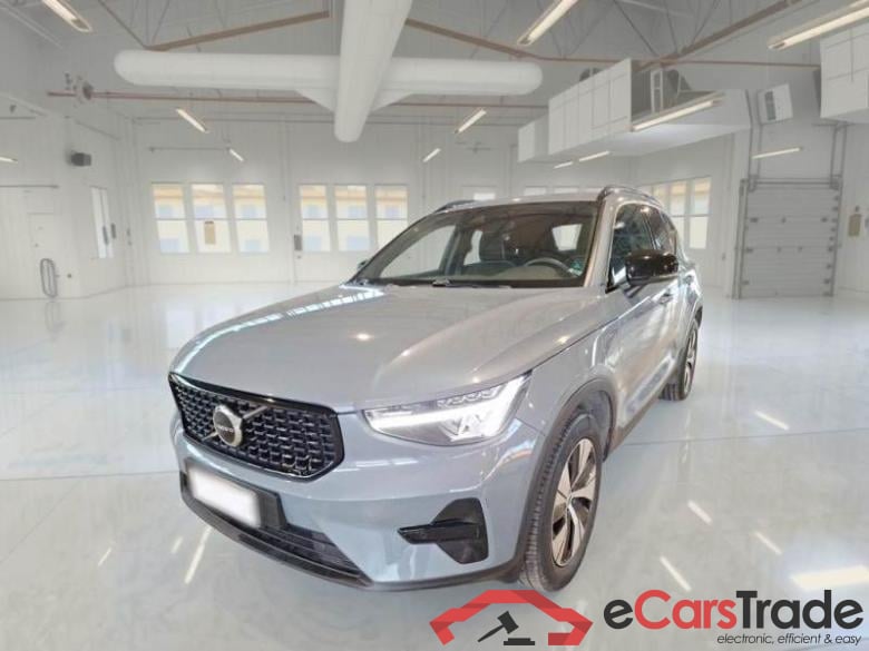 VOLVO XC40 / 2021 / 5P / SUV T4 RECHARGE PLUG-IN AUTO PLUS DARK