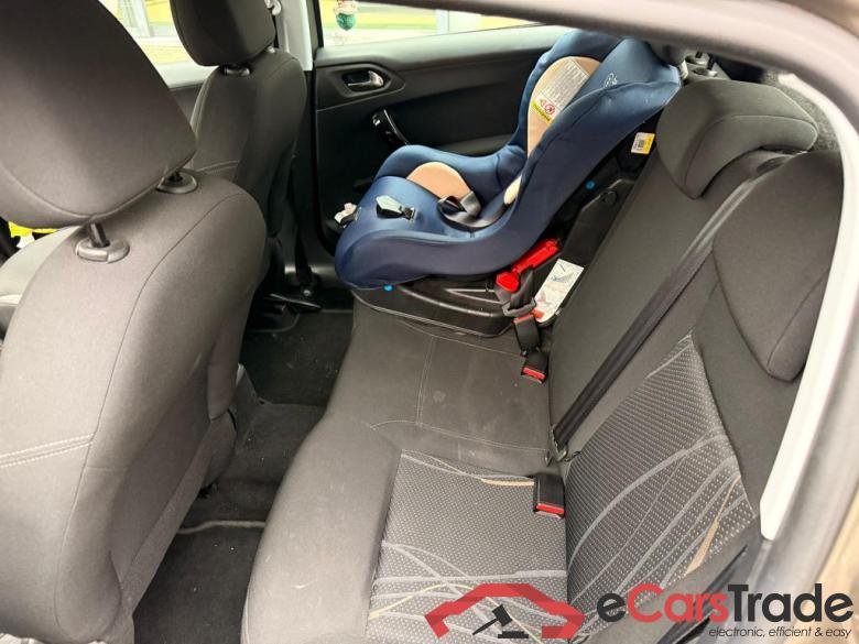 PEUGEOT 208 1.4i Active #5