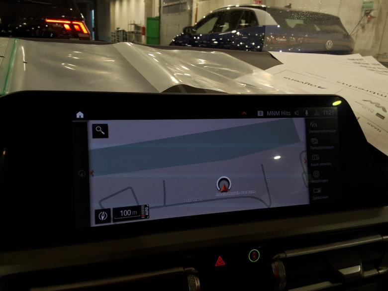 BMW 318d LED-Xenon LC-Pro Navi Leather KeylessGo Camera Klima PDC ... #6