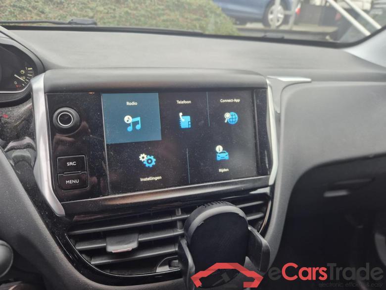 PEUGEOT 208 1.2i PureTech Active #5